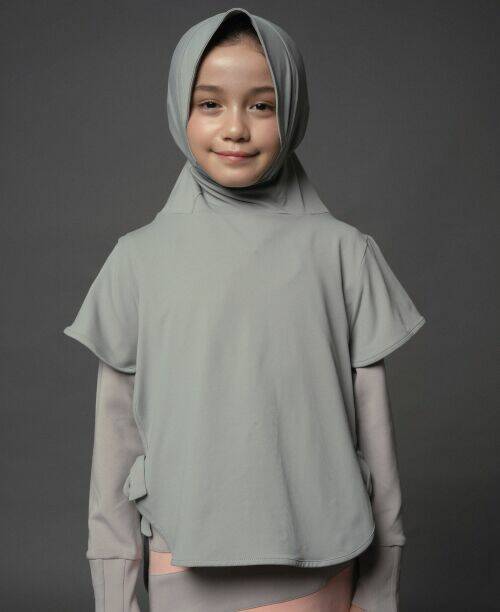hijab multifungsi anak abu-abu tampak depan